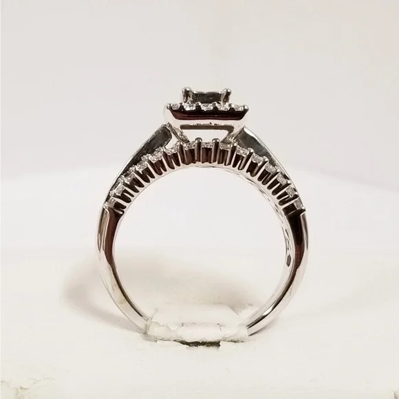 10K Halo Diamond Ring - Picture 3 of 11